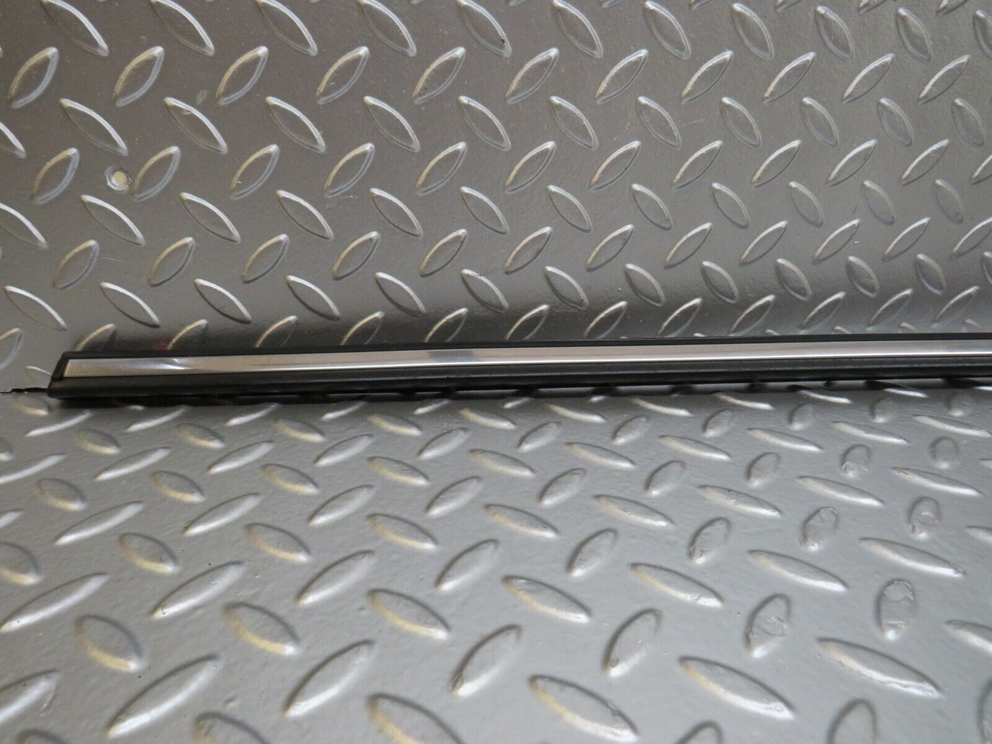27108 Mercedes-Benz W123 280E Rear Left Fender Centre Moulding Trim