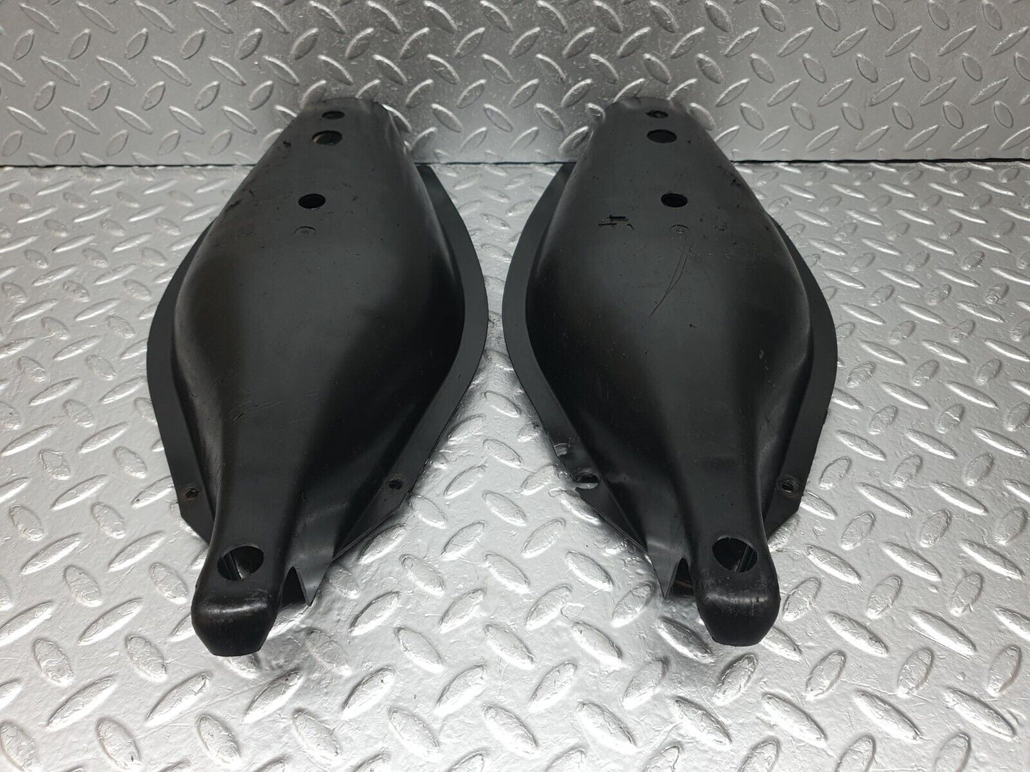 42747 Mercedes-Benz W201 190 2.0L Rear Control Arm Cover 2x 1243520088