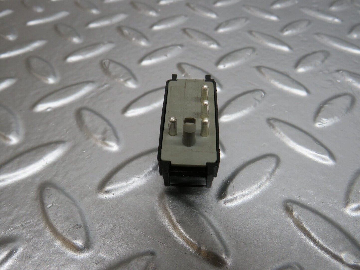 24672 Mercedes-Benz W140 S320 Central Locking Switch 2028203910