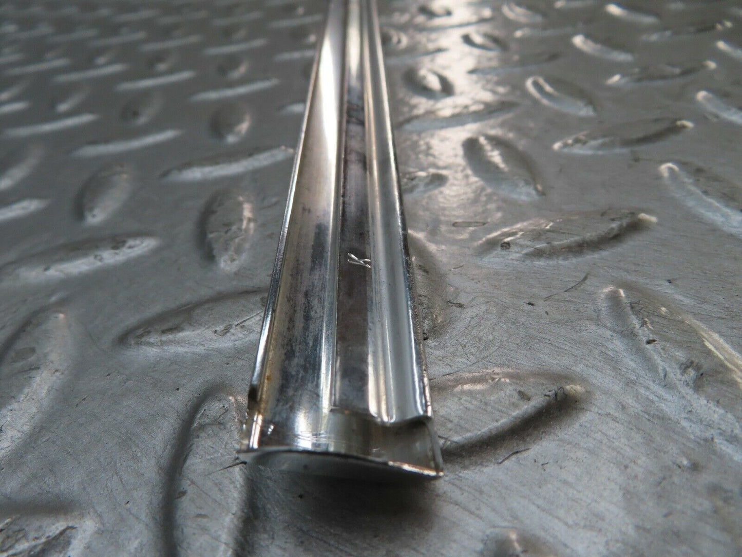 19126 Mercedes-Benz W123 300D Rear Left Door Chrome Moulding Trim