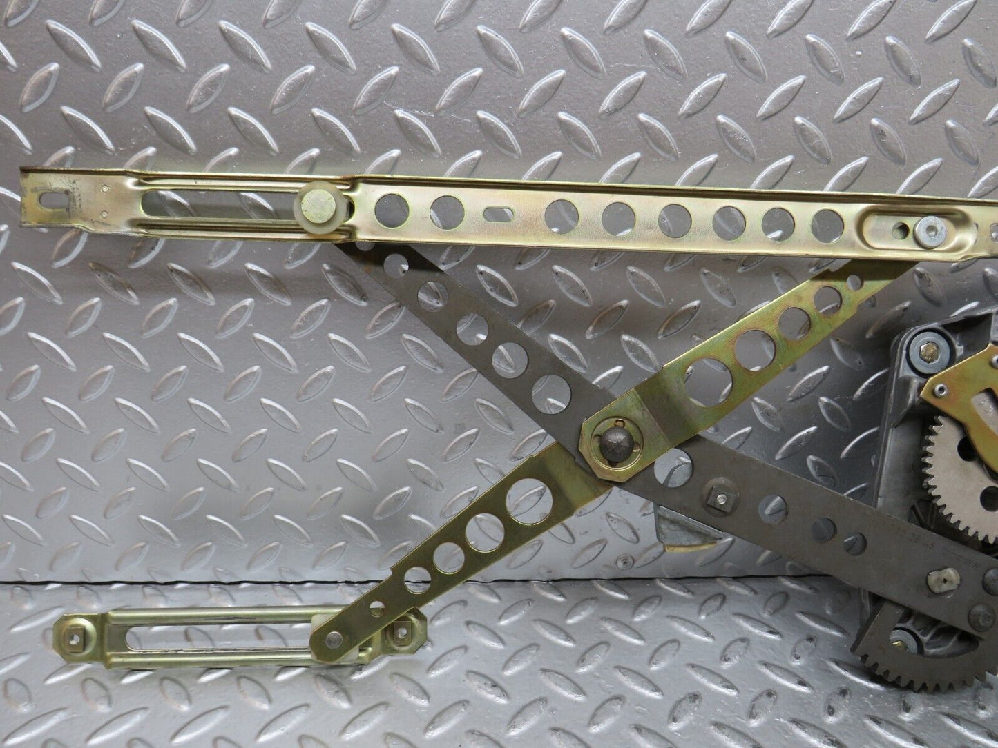 28015 Mercedes-Benz W123 280E Front Right Power Window Regulator 1237202846