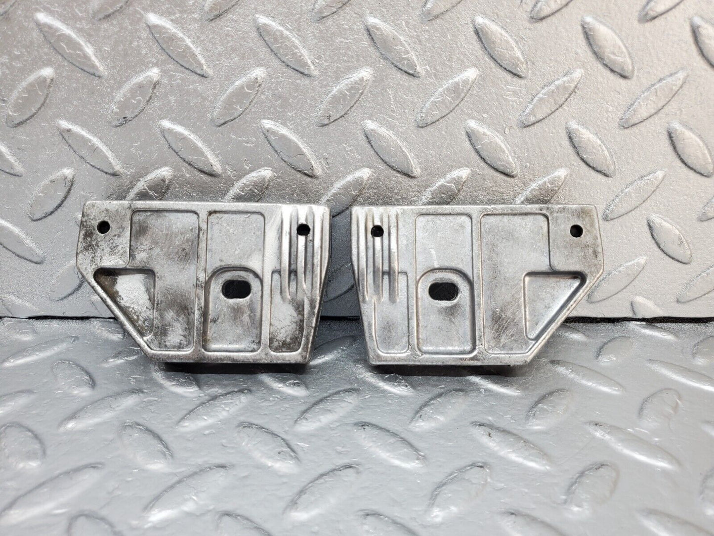 45025 Mercedes-Benz R129 300SL Coupe Door Window Guide Bracket 1247250132 1247250232