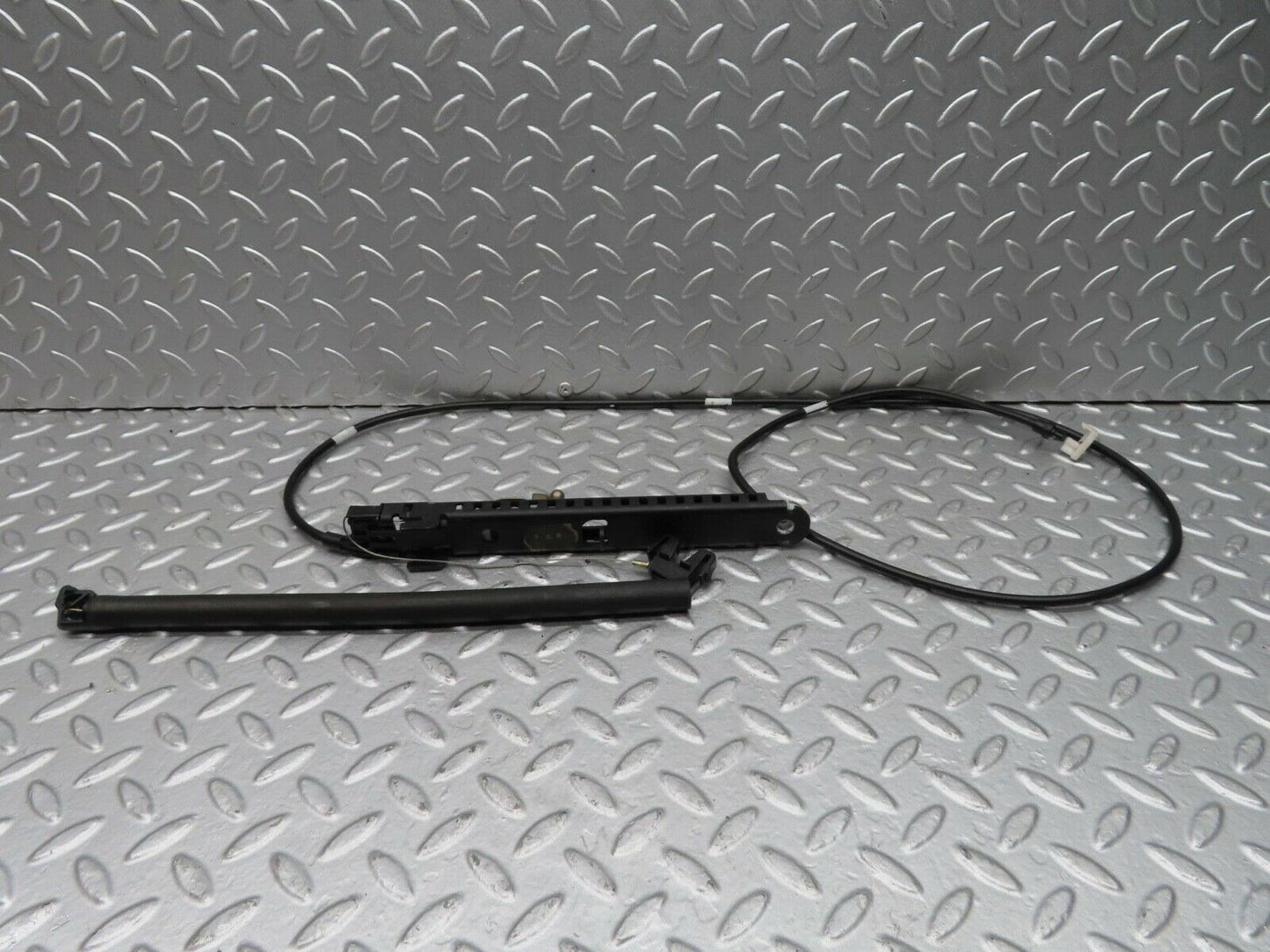 15041 Mercedes-Benz W140 S320 Rear Right Head Rest Folding Mechanism Cable