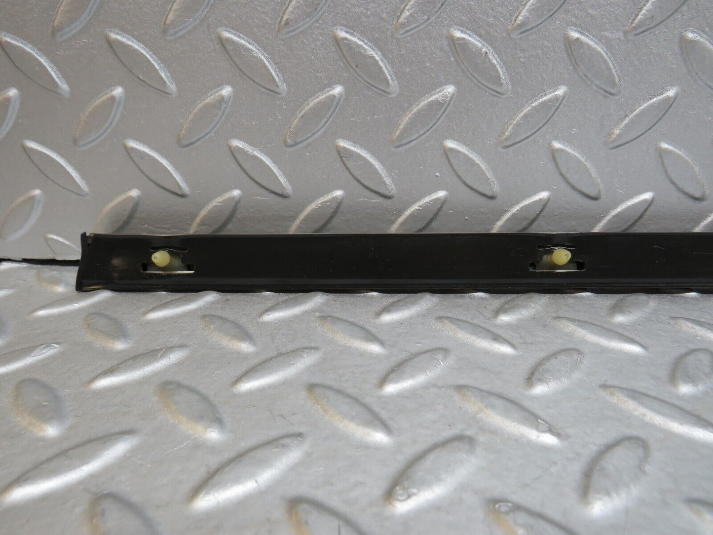 37432 Mercedes-Benz W109 300SEL Rear Right Fender Wing Centre Moulding Trim