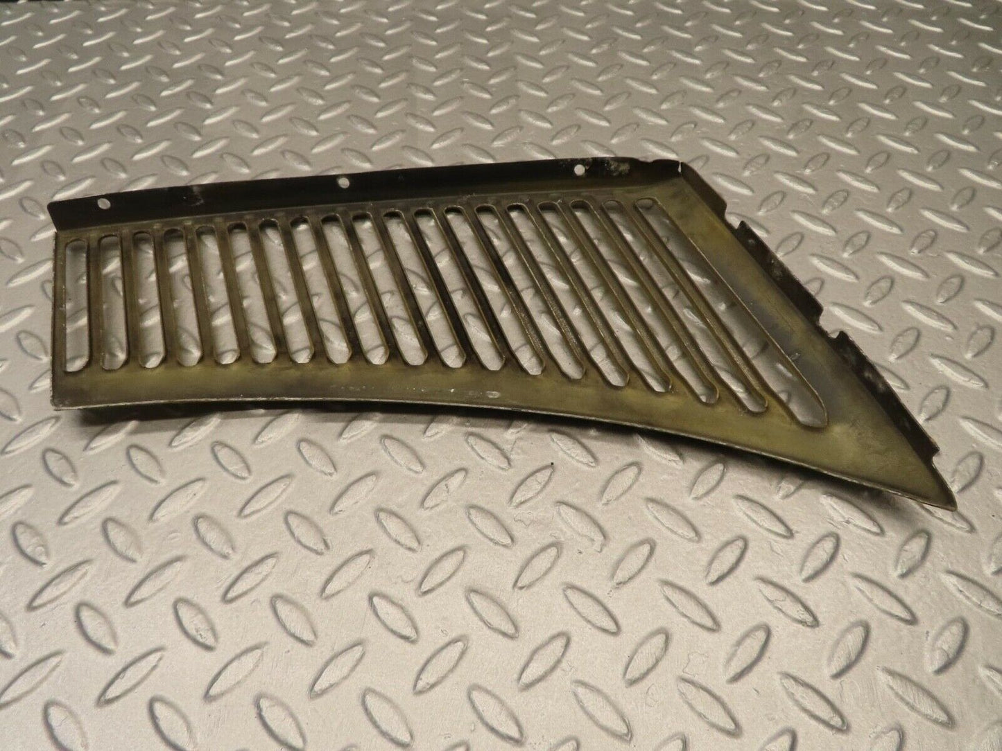 11815 Mercedes-Benz R107 450SL Air Intake Grill Left Side