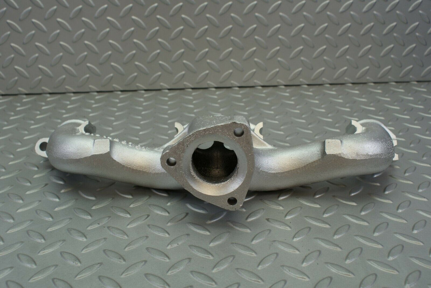 3065 Mercedes-Benz W115 220D Exhaust Manifold 6151420701