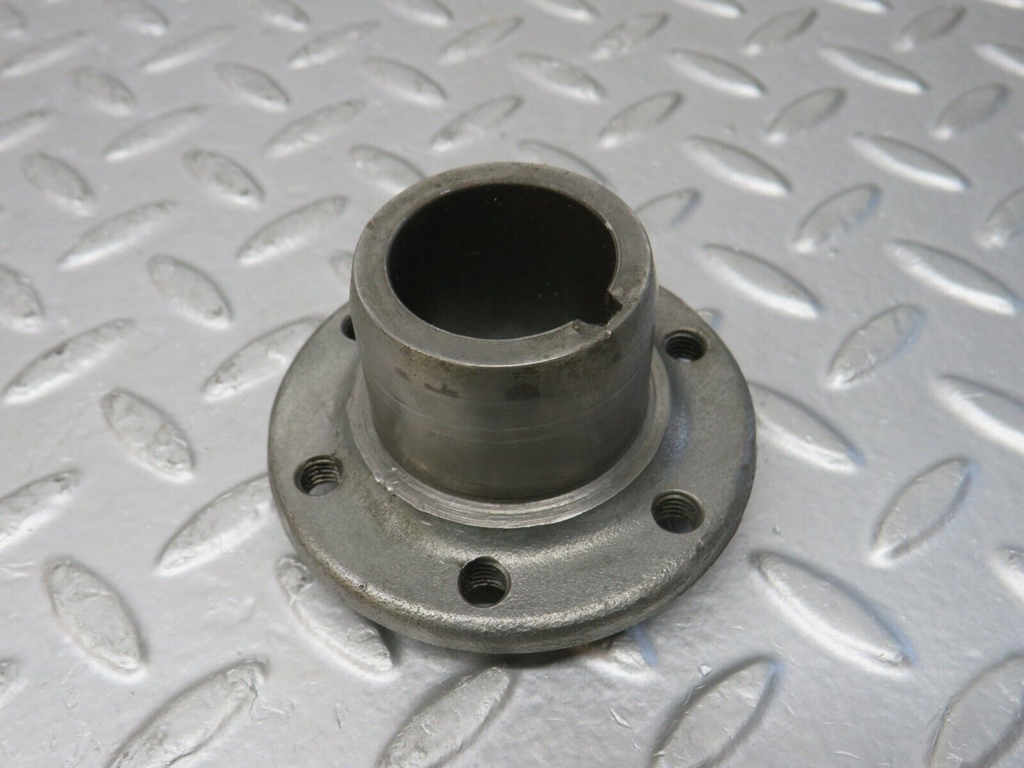 32877 Mercedes-Benz C107 R107 350 V8 Crankshaft Sleeve Hub