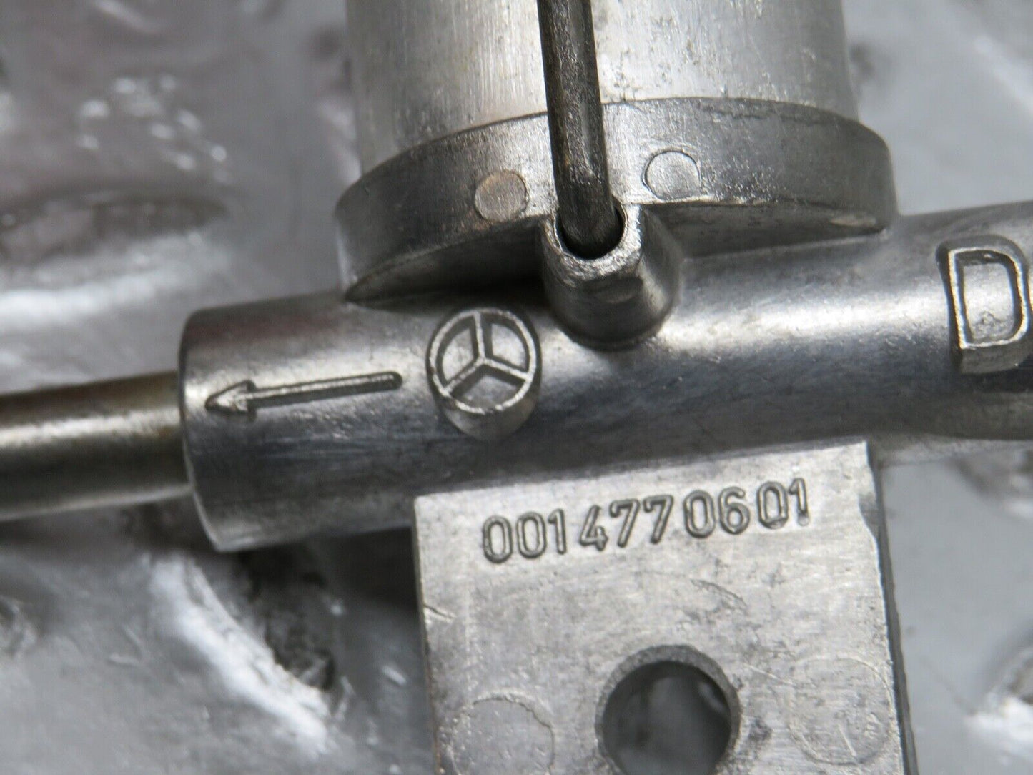 0357 Mercedes-Benz W120 180D Ponton Fuel Prefilter 001477060