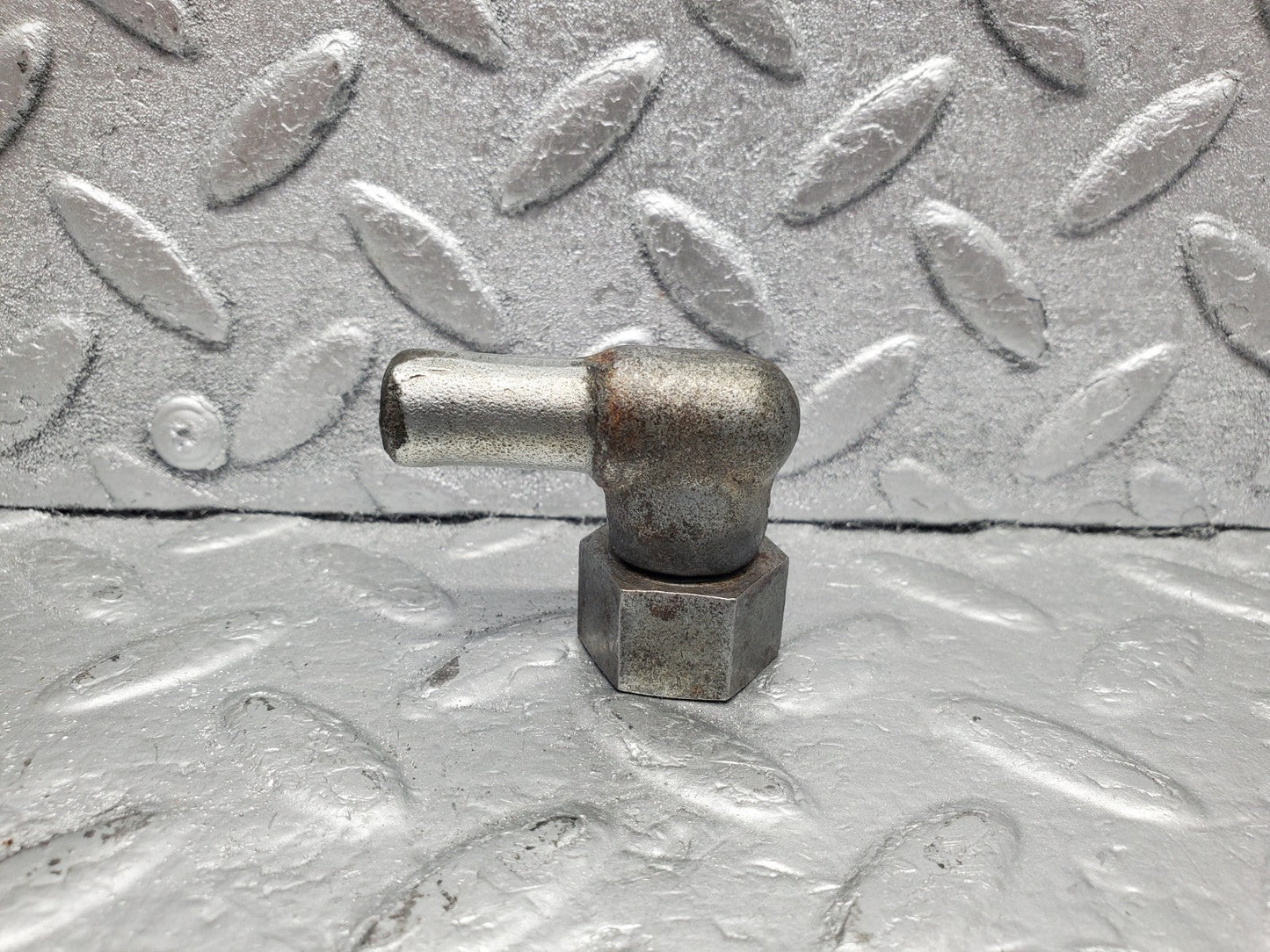 W112 cylinder head water hose pipe connector used OEM