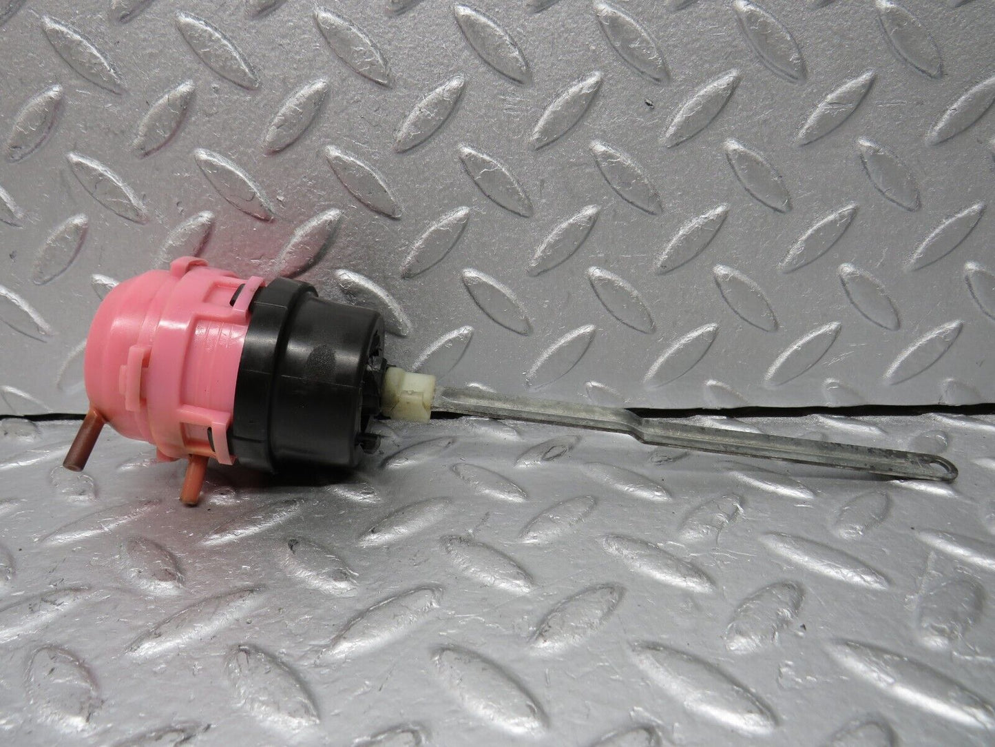 38057 Mercedes-Benz A124 320E Cabriolet Heater Box Vacuum Actuator