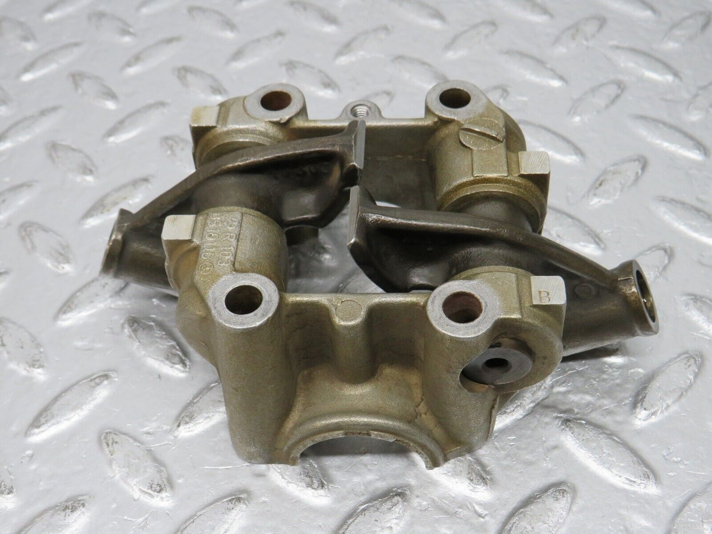 32625 Mercedes-Benz S124 300TE Rocker Arms Camshaft Bearing Block 1030510110