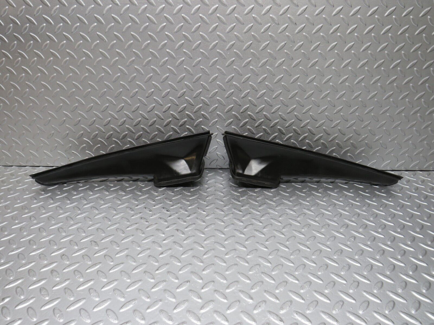 39879 Mercedes-Benz R107 350SL Dashboard Air Vent Duct Pair
