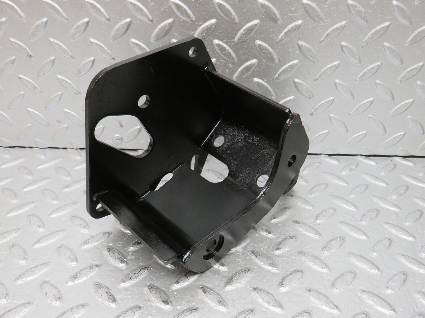 32816 Mercedes-Benz C107 R107 350 V8 Power Steering Pump Bracket