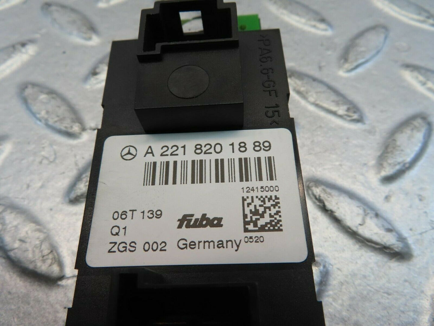 11137 Mercedes-Benz W221 S320 Antenna Module Amplifier 2218201889