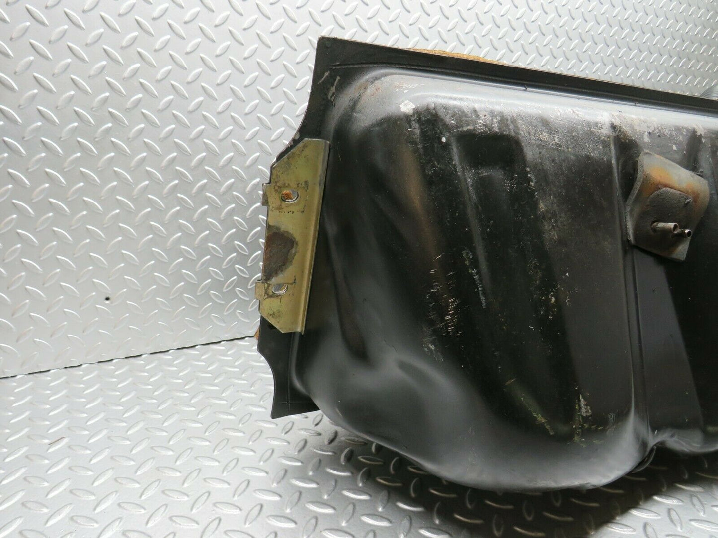 22924 Mercedes-Benz C107 450SLC Coupe Fuel Tank