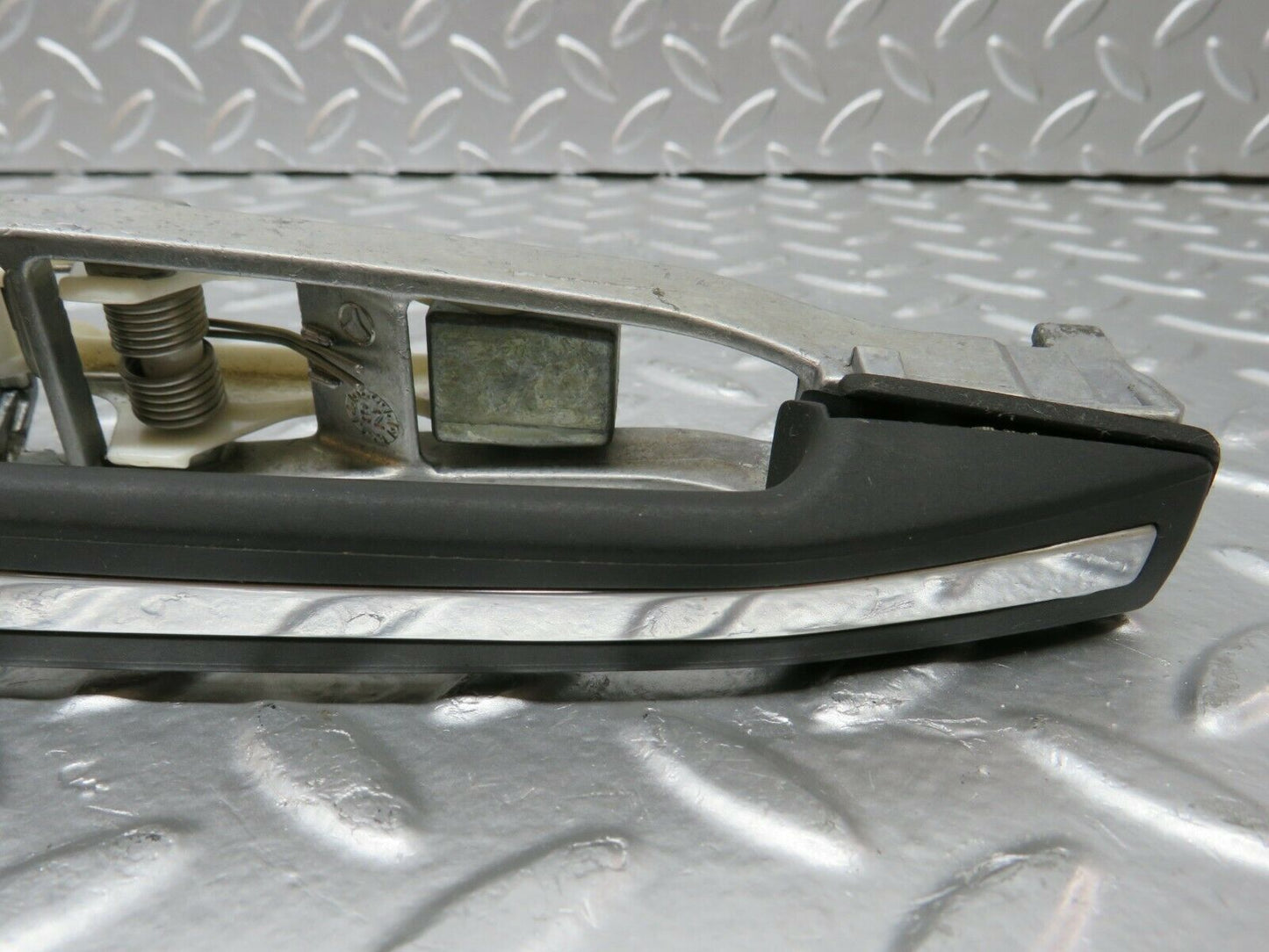 24257 Mercedes-Benz S124 220TE Rear Right Exterior Door Handle