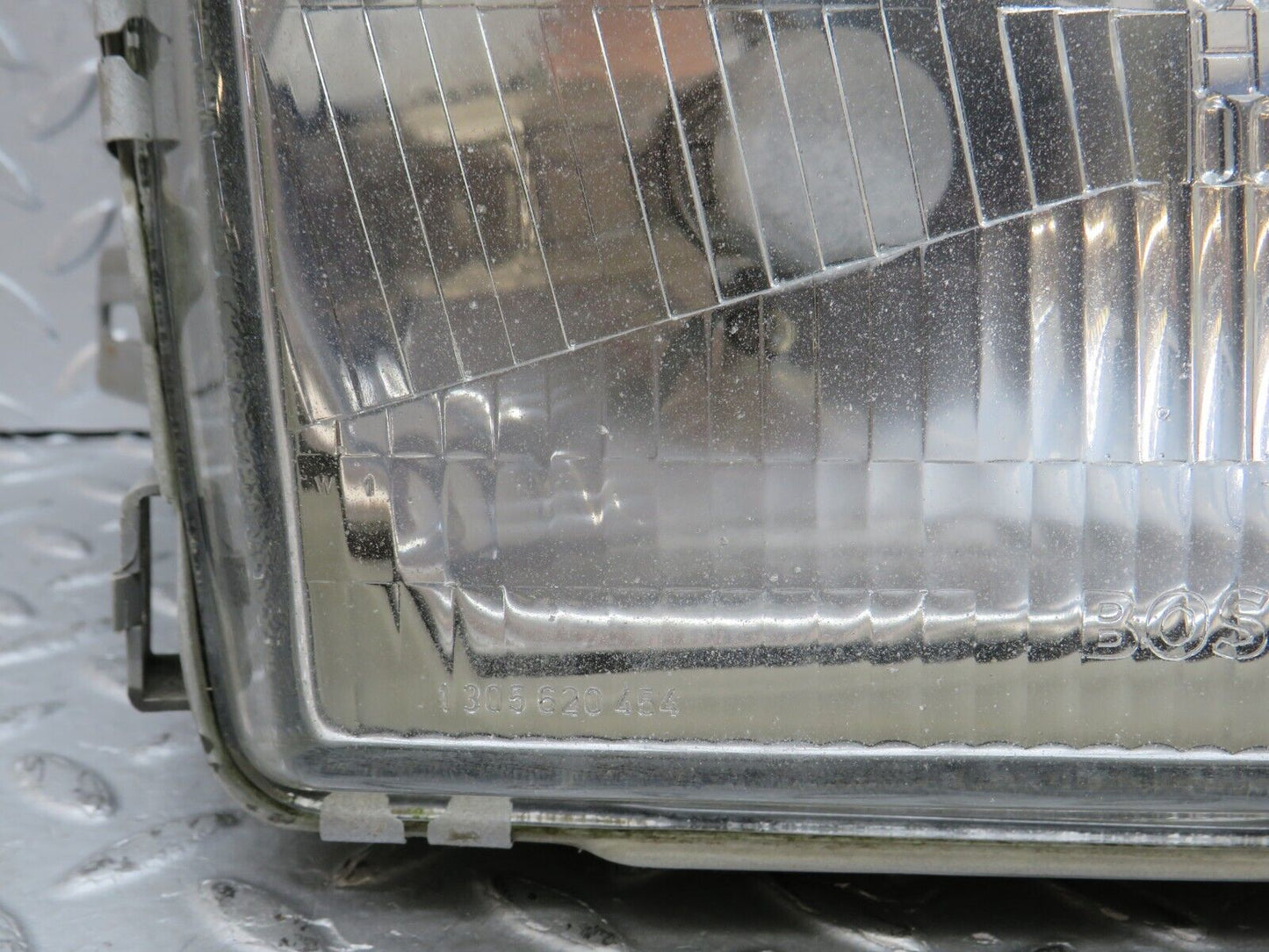 36377 Mercedes-Benz W126 420SE Headlight Bosch Right 1305235092 1305620454