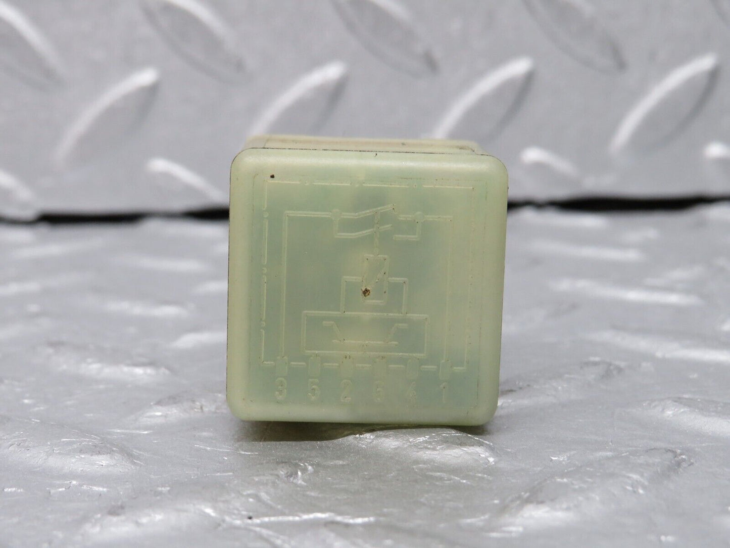 38537 Mercedes-Benz R129 280SL Coupe Door Window Control Relay 0015427819