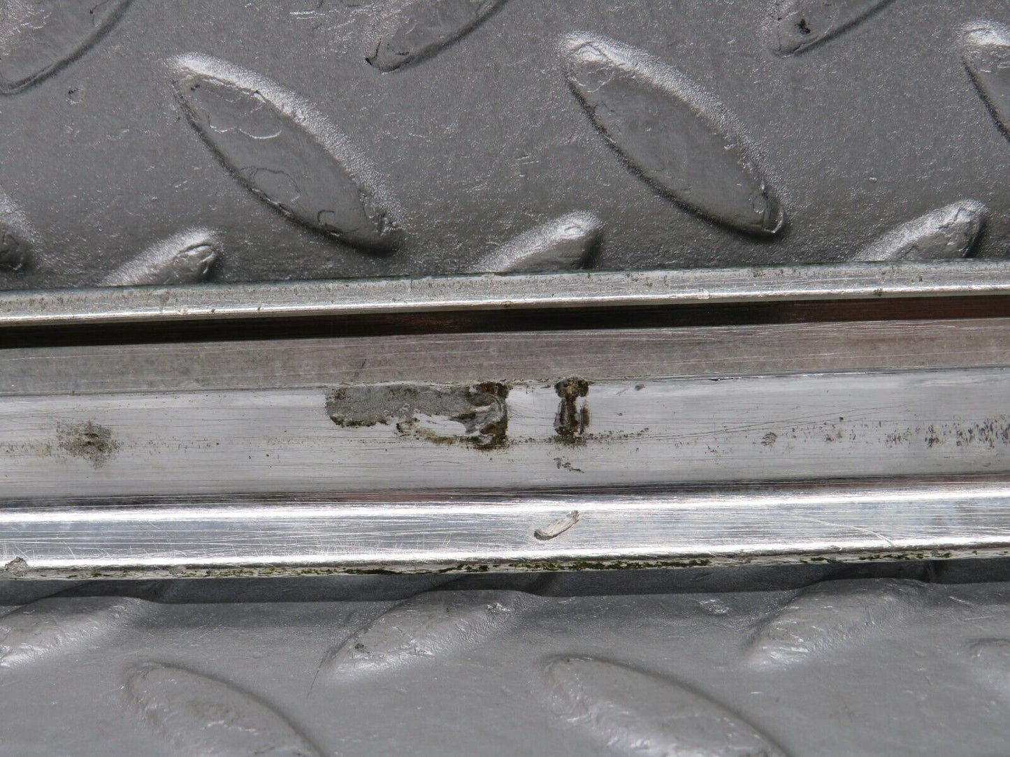 39107 Mercedes-Benz R107 500SL Right Door Chrome Trim