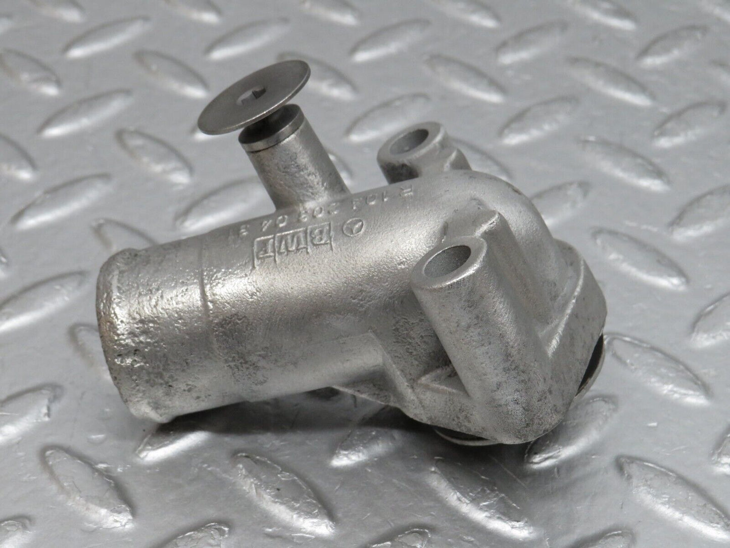 38110 Mercedes-Benz A124 320E Cabriolet Coolant Flange Pipe 1042030431