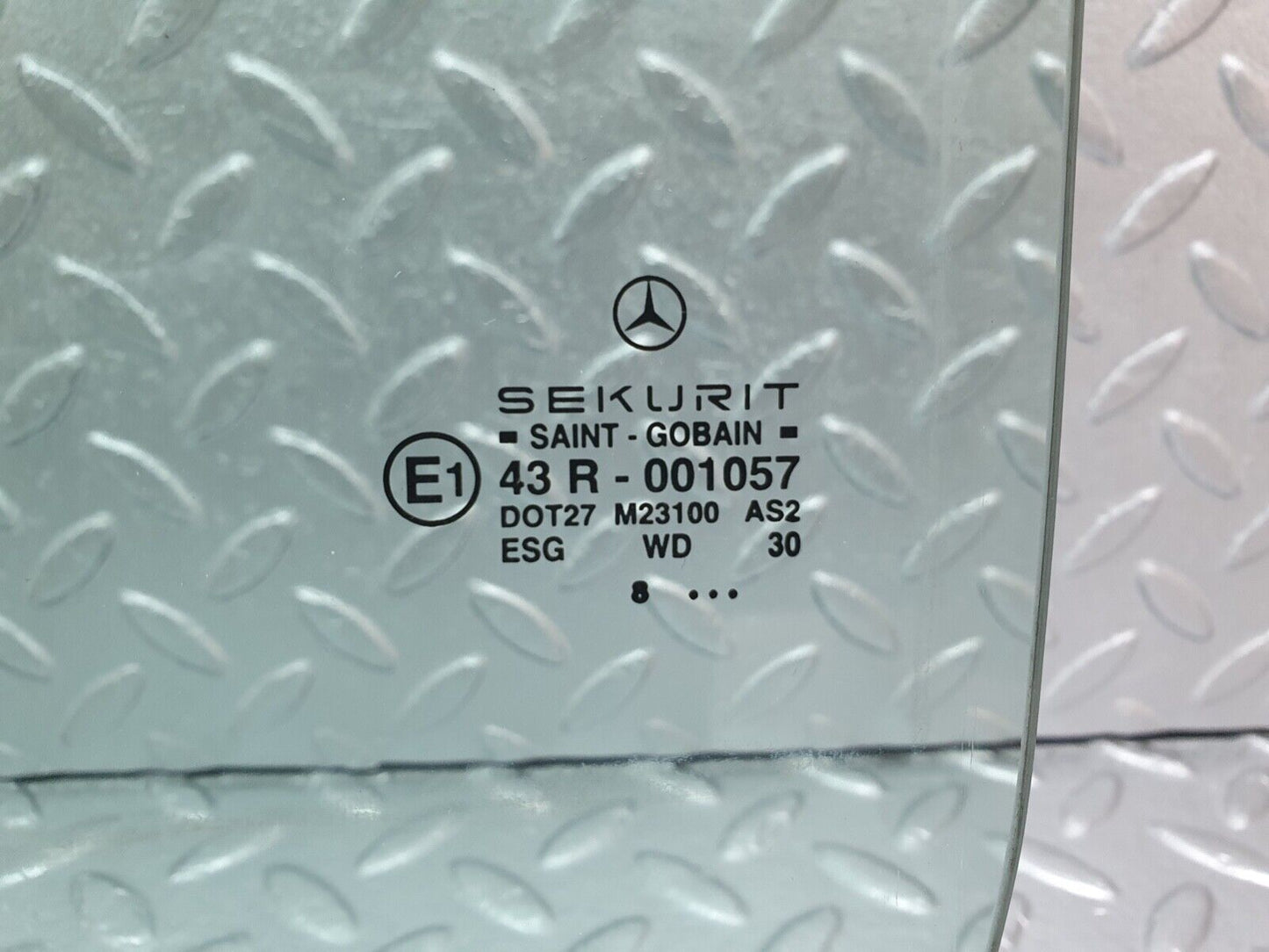 41992 Mercedes-Benz W202 C200 Rear Right Door Window Glass