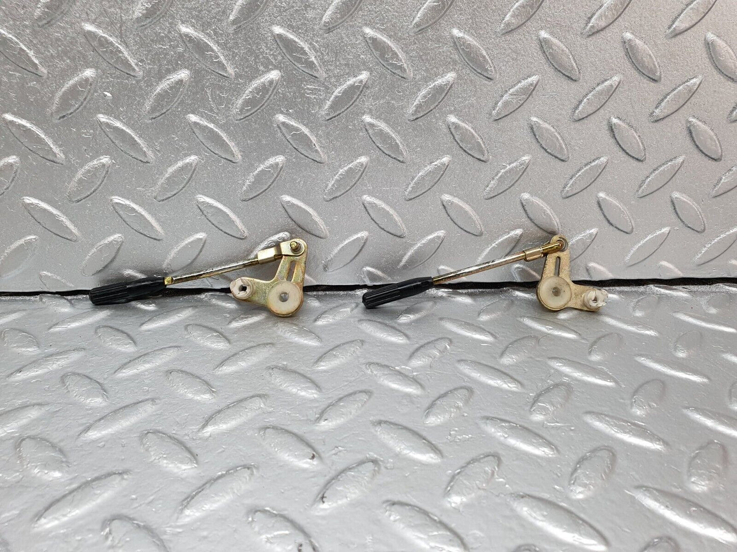 41708 Mercedes-Benz W124 200E Rear Door Lock Knob Pair