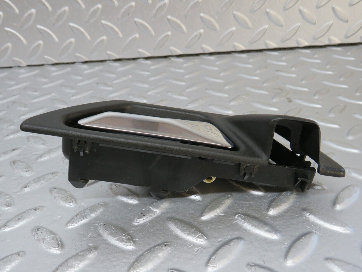 33906 Mercedes-Benz W124 260E Interior Door Handle Front Right 1247600261