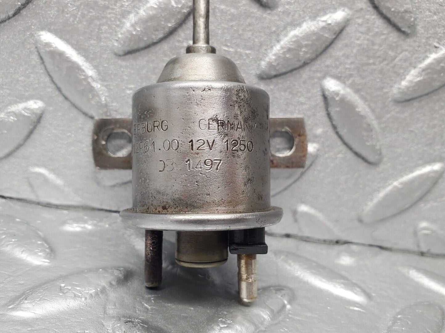 46468 Mercedes-Benz C123 280CE Coupe Vacuum Valve Pierburg 7.12961.00