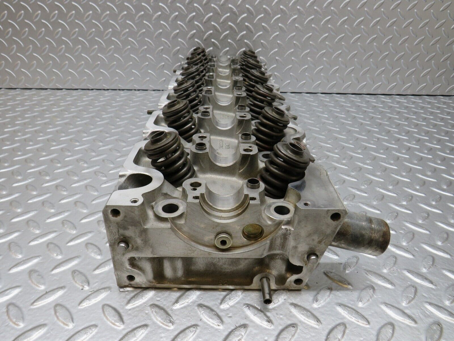 32692 Mercedes-Benz S124 300TE Wagon Cylinder Head 1030161001