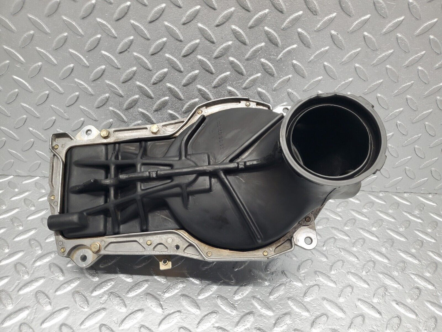 46023 Mercedes-Benz W126 420SE Air Flow Mass Meter Sensor Bosch 0438121037 1161400618