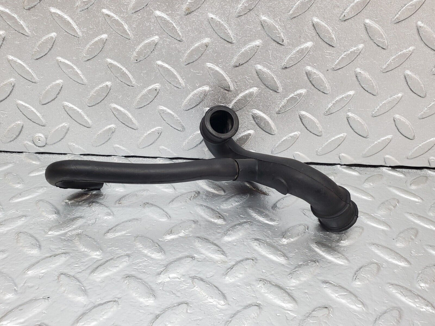 44452 Mercedes-Benz W123 280E Air Intake Pipe 1100943982 1100944982