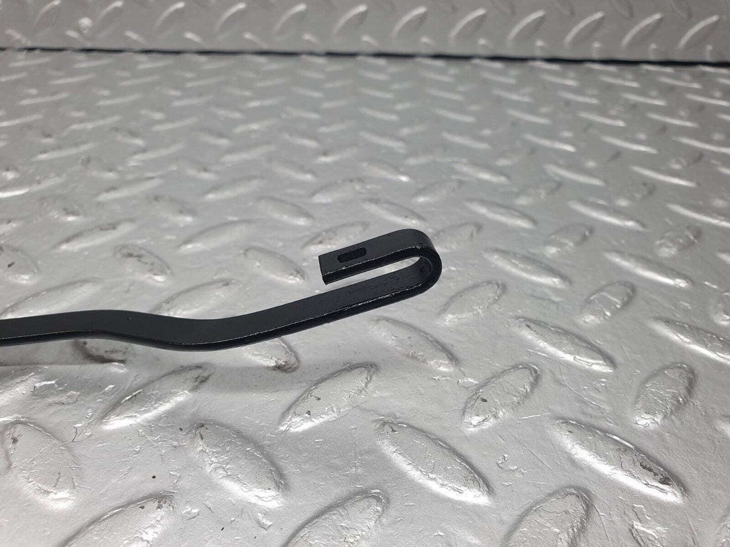 40731 Mercedes-Benz W123 300D Wiper Arm Bosch Left Side 3399990553