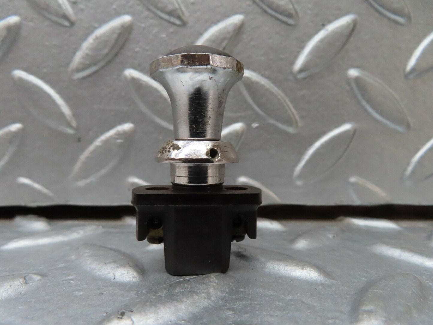 18655 Mercedes-Benz W120 W121 Ponton Switch Ceiling Lamp 2612