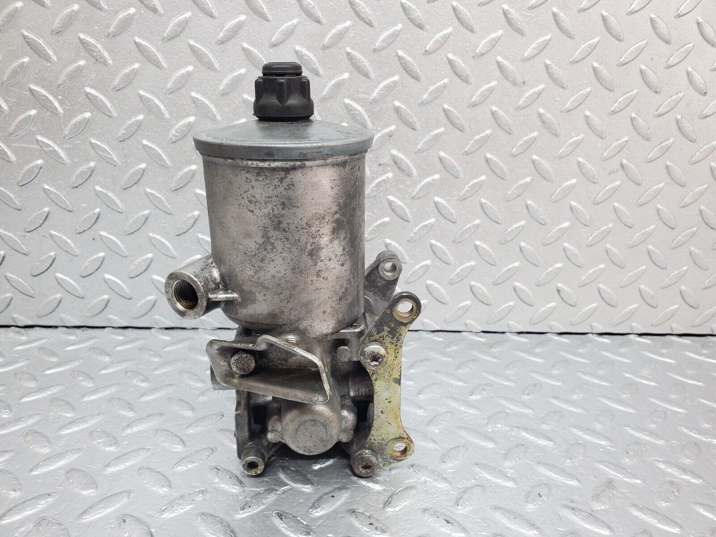 44857 Mercedes-Benz W124 220E Power Steering Pump 2104661901 7681900501