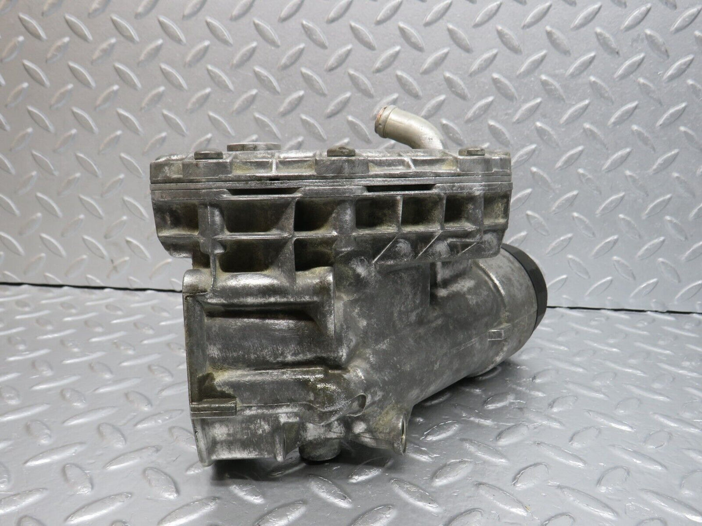 39789 Mercedes-Benz R129 320SL Coupe Oil Filter Housing 1041840095 1041845302 1041840608