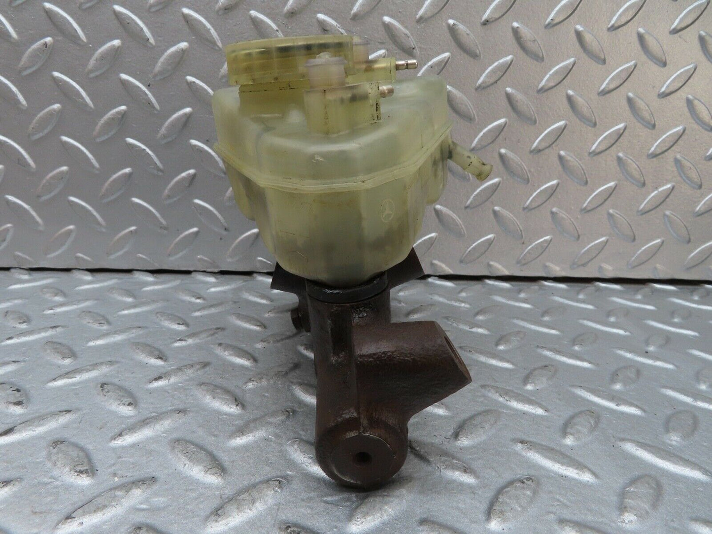 17660 Mercedes-Benz W116 450SEL Brake Master Cylinder With Tank