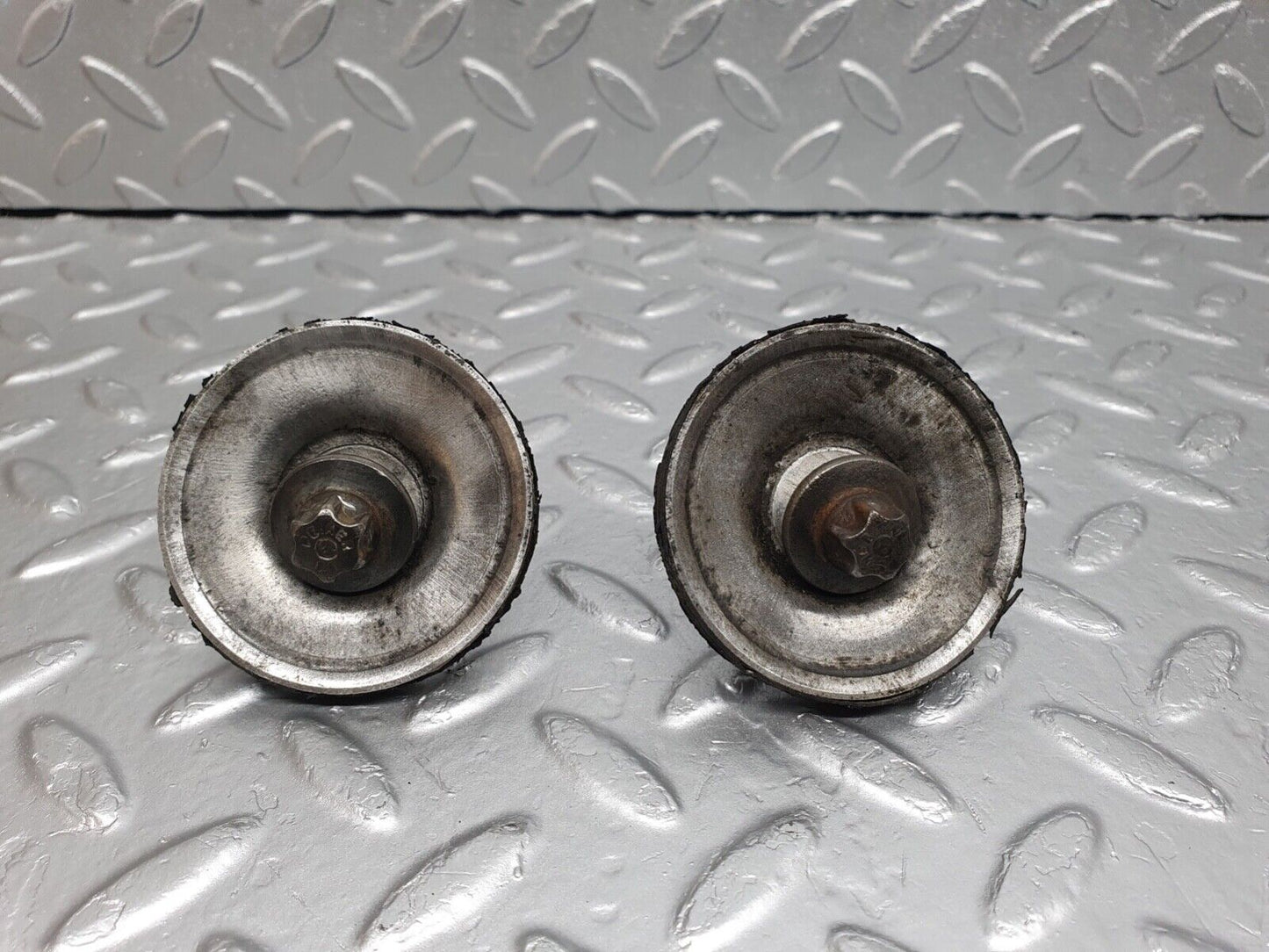 42032 Mercedes-Benz W202 C200 Engine Mount Bracket Bolt 2x
