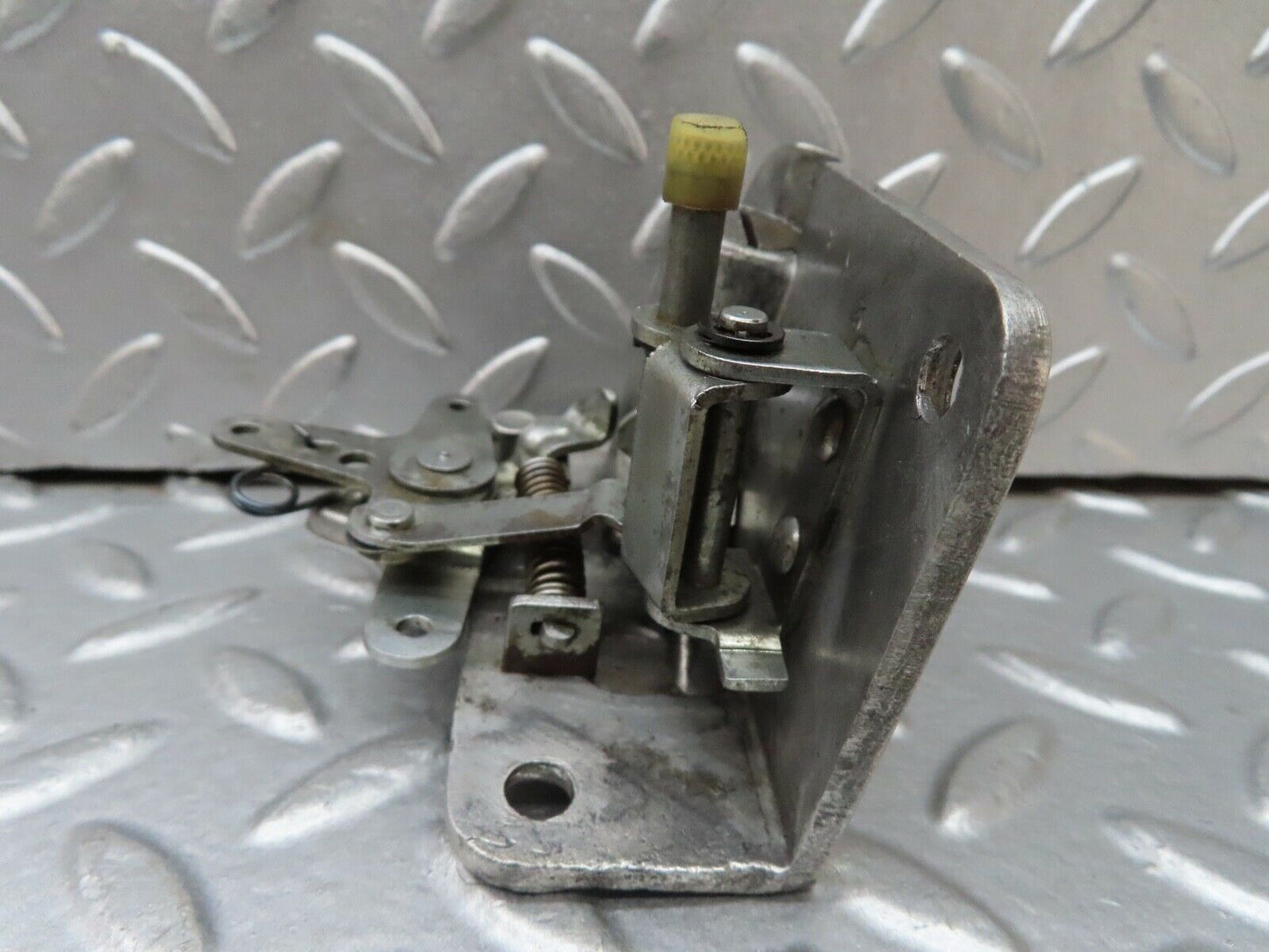 18586 Mercedes-Benz W120 W121 Ponton Rear Left Door Lock Mechanism