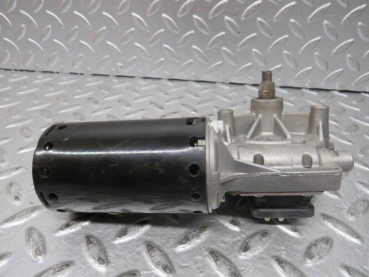 27506 Mercedes-Benz S124 300TE Wagon Wiper Motor Bosch 0390241425