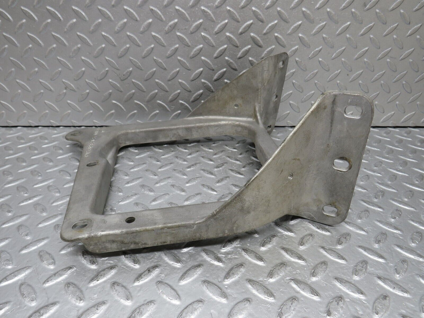 37964 Mercedes-Benz A124 320E Cabriolet Centre Control Support Bracket 1246282624