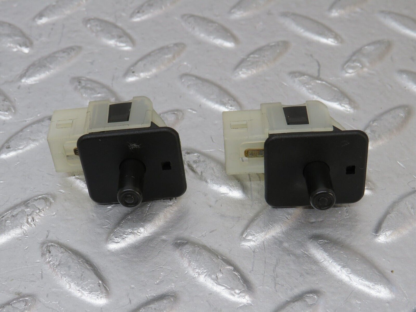 34883 Mercedes-Benz W210 320E Door Contact Switch 2x 2028209410