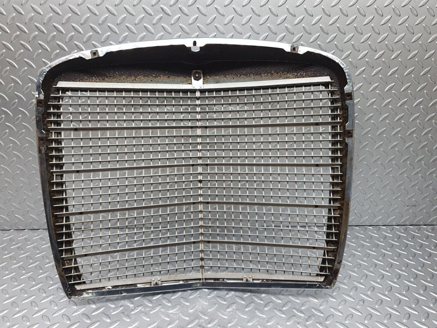 43398 Mercedes-Benz W108 280SE Bonnet Grill Chrome