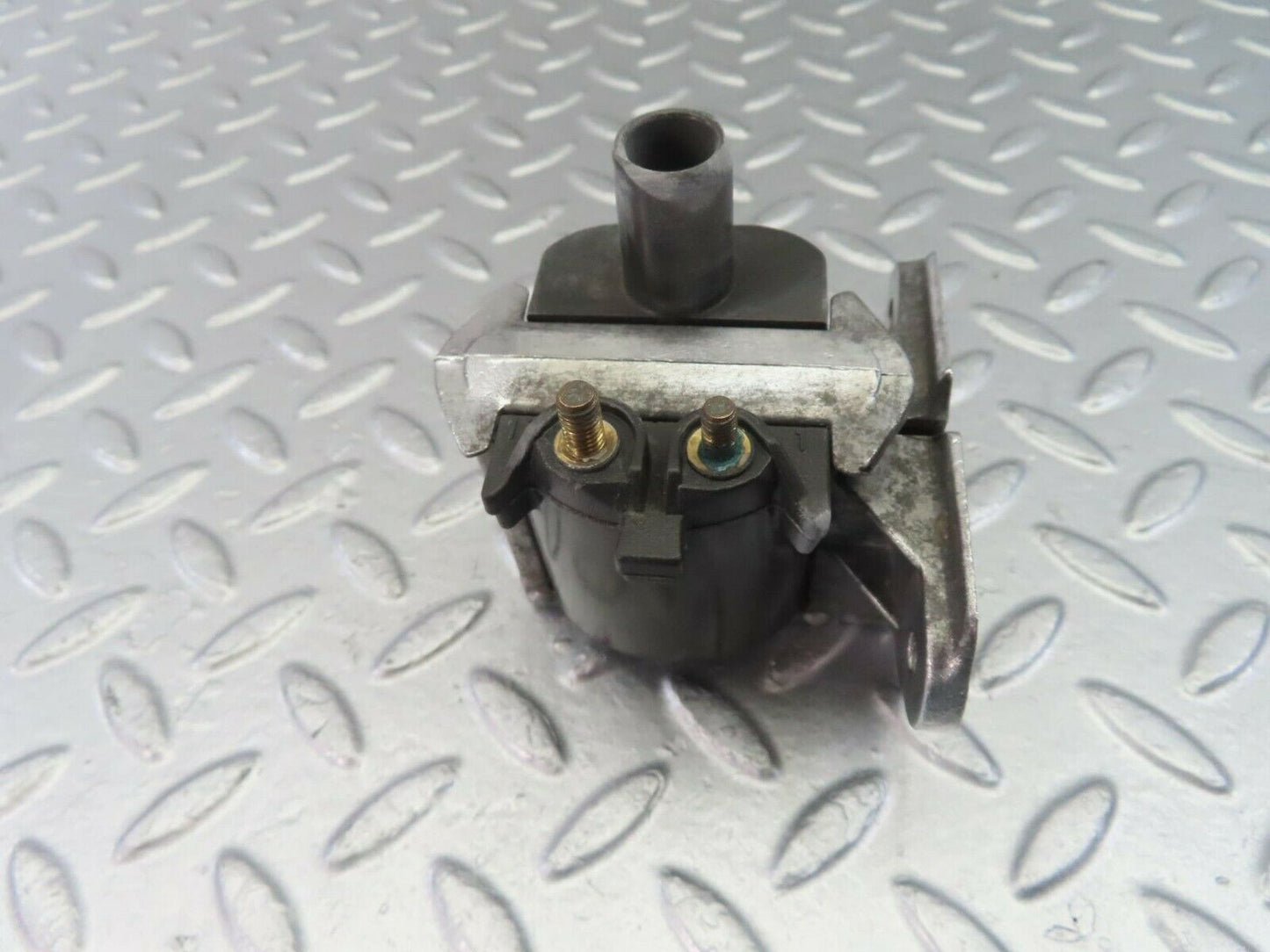 10519 Mercedes-Benz W201 190E Ignition Coil 0001585403