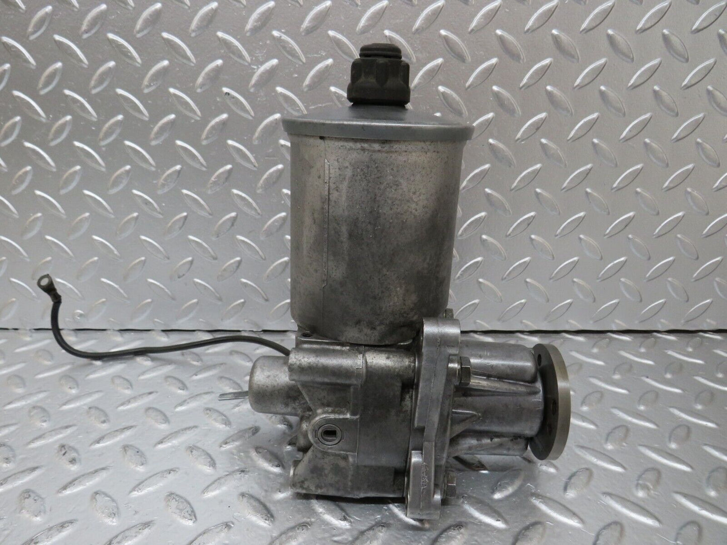 25788 Mercedes-Benz W124 280E Power Steering Pump 2104662001
