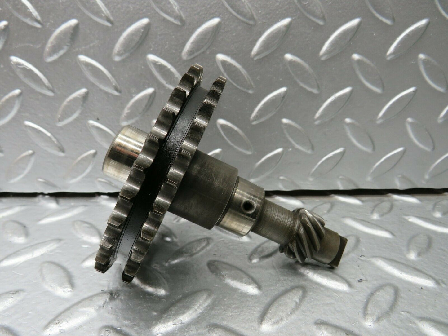 22815 Mercedes-Benz C107 450SLC Camshaft Intermediate Timing Gear 1161570414