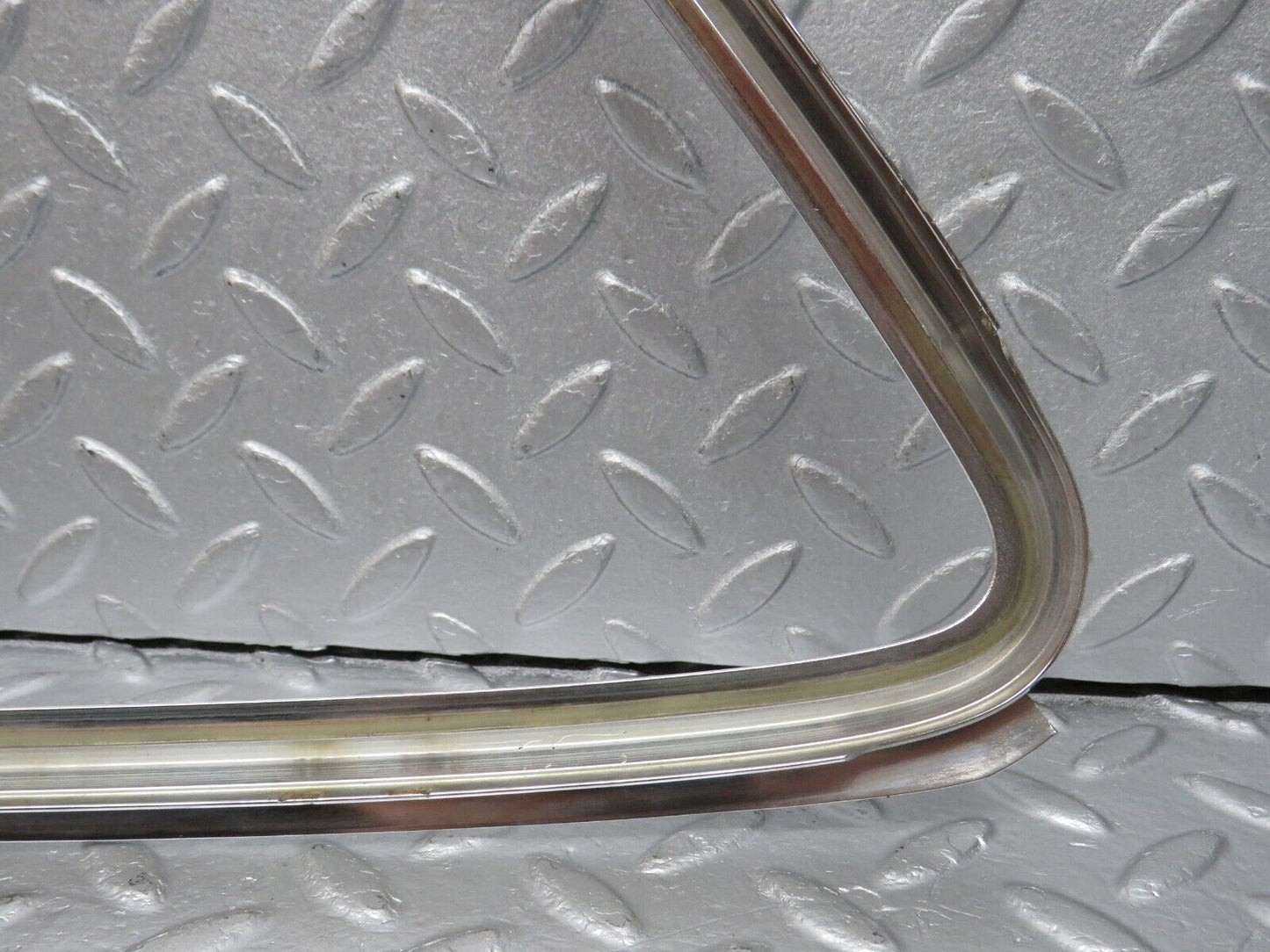 39855 Mercedes-Benz R107 350SL Hardtop Quarter Window Chrome Trim Right