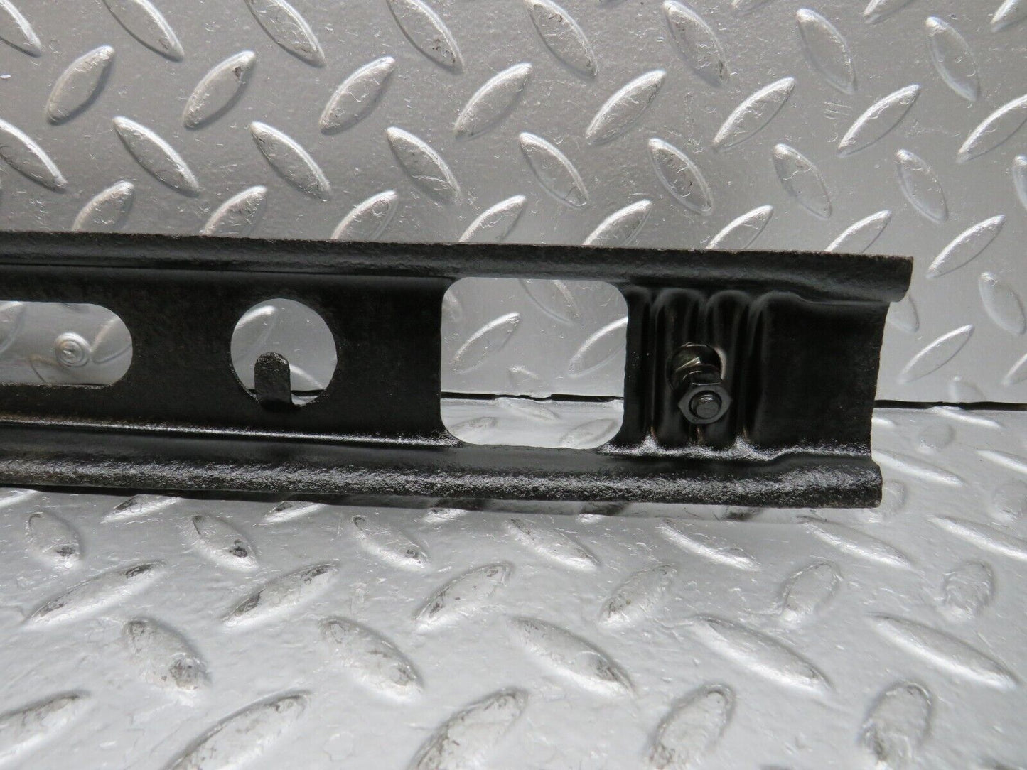 29637 Mercedes-Benz W123 230E Front Bumper Centre Bracket