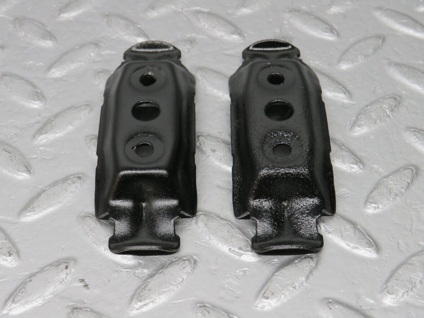 38531 Mercedes-Benz R129 280SL Coupe Fuel Pump Fuel Filter Holder Bracket 2x