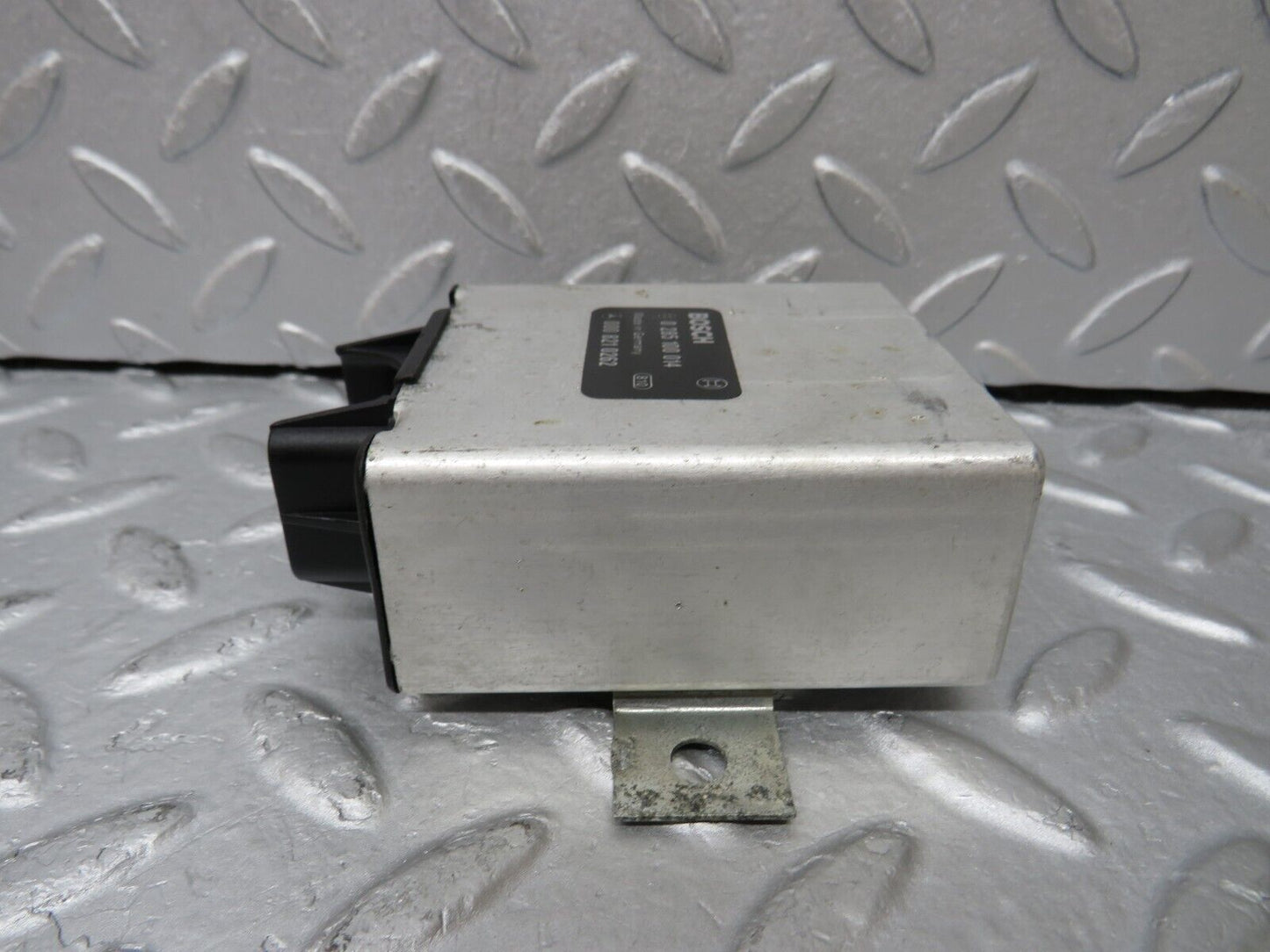 36967 Mercedes-Benz C126 420SEC Coupe Seat Belt Control Unit Bosch 0285100014