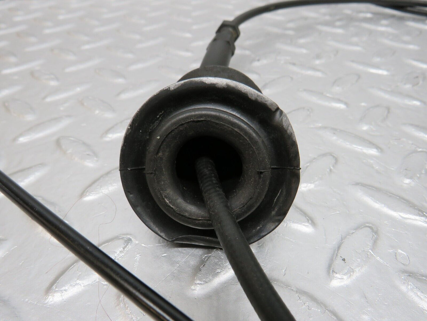 34641 Mercedes-Benz C126 380SEC Coupe Bonnet Release Cable 1269970881